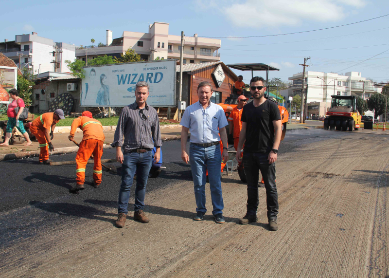 EXECUTIVO VISTORIA OBRAS NO MUNÍCIPIO